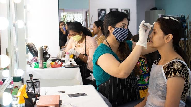 Makeup Artist Salary in India!
